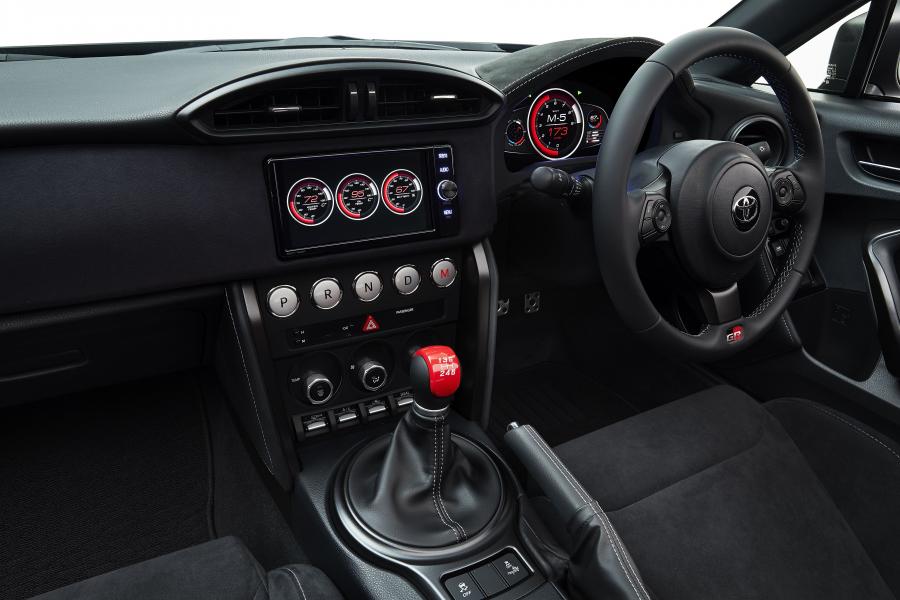 Интерьер Toyota GR HV Sports Concept 2017 года  (фото 4 из 10)